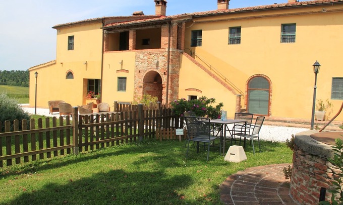 Collesalvetti Otro | Bonito apartamento en Guasticce con piscina.