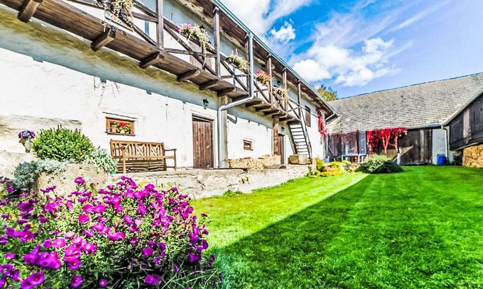 Horni Plana Villa | Bonito apartamento en villa para 4 personas con piscina, WIFI, TV y mascotas permitida