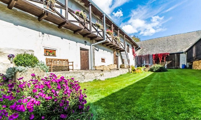 Horni Plana Villa | Bonito apartamento en villa para 10 personas con WIFI, piscina, TV y mascotas permitida