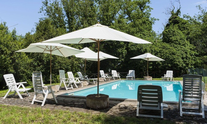 Capraccia Villa | Bonito apartamento en villa para 4 personas con piscina, WIFI, TV, patio y mascotas permitida