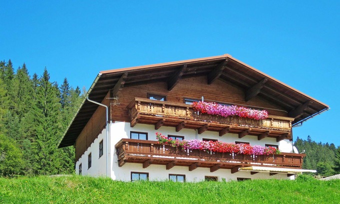 Radstadt Villa | Bonito apartamento en villa para 4 personas con WIFI, patio, mascotas permitida y vista panorámica