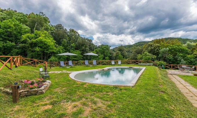 Castagneto Carducci Villa | Acogedor apartamento en villa para 4 personas con WIFI, piscina, A/C, TV y mascotas permitida
