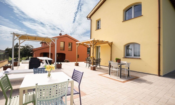 Larciano Casa | Precioso apartamento en villa para 5 personas con piscina, WIFI, A/C, TV y patio