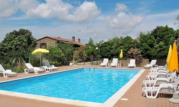 Paciano Villa | Precioso apartamento en villa para 6 personas con WIFI, piscina, TV, terraza y mascotas permitida