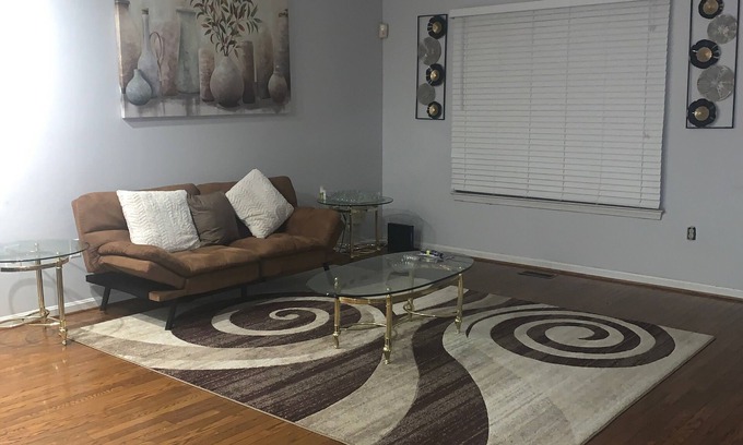 Odenton Casa | Nice clean townhome in the middle of everything mall, airport, DC, Baltimore ect