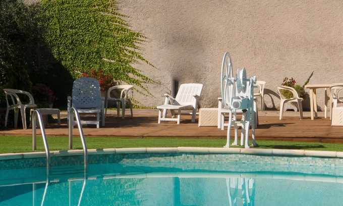 Montbrun-des-Corbieres Cabaña | Albergue entre Narbonne y Carcassonne gran piscina con vistas