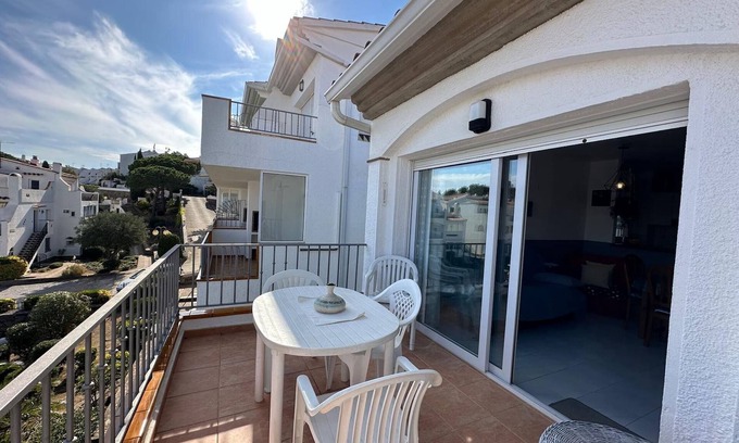 Centro de Roses Apartamento | Bonito apartamento vista a la piscina y montaña AV-28