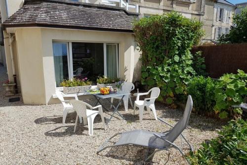 Arromanches-les-Bains Apartamento | Nice holiday apartment 20 m from the beach, Arromanches-les-Bains
