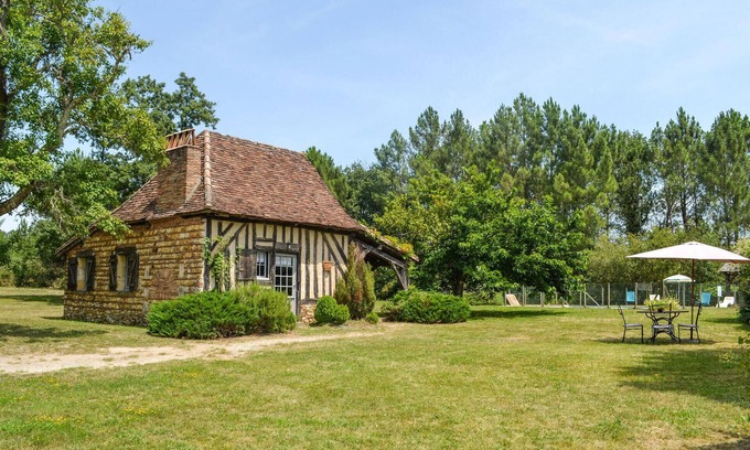 Saint-Jean-d'Eyraud Casa | Nice home in église-neuve-d'issac