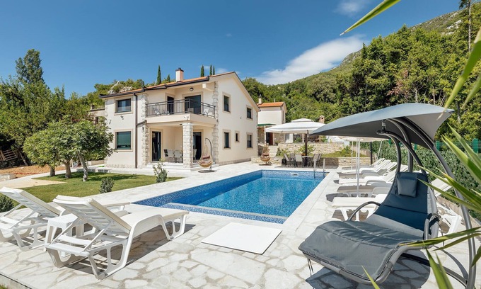 Mojdez Casa | Bonita casa en Igalo con vistas al mar.