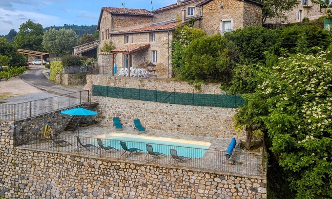 Pont-de-Labeaume Casa | Bonita casa en Pont de Labeaume