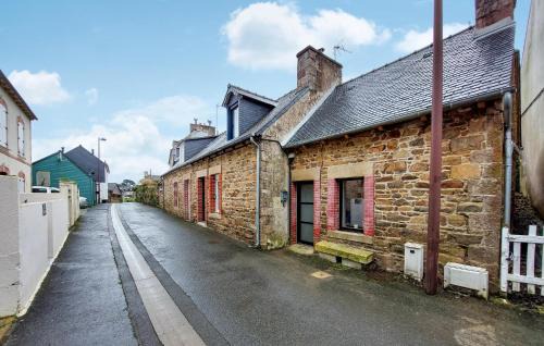 Loguivy Casa | Nice Home In Ploubazlanec With Kitchen