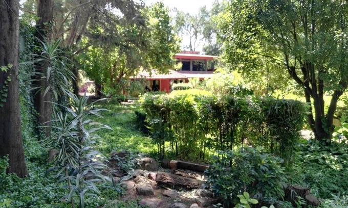 León Villa | Nice home with gardens and trees, 3 full bedrooms, living and kitchen