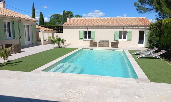 Saint-Paul-les-Fonts Casa | Nice little cottage for 2 people, air conditioning, terrace, parking and shared swimming pool.
