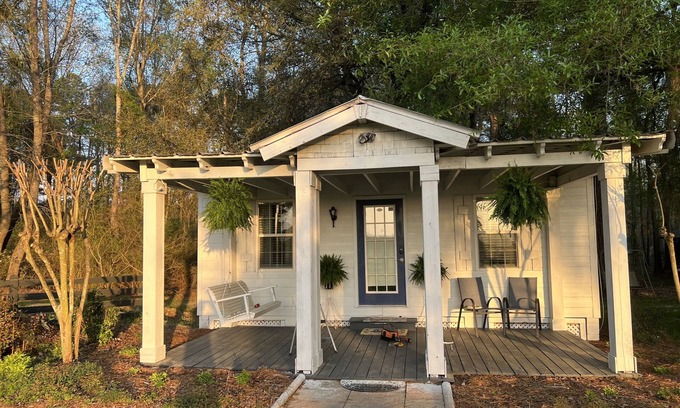 Hartsfield Cabaña | Rural-King-Baño privado con ducha-Vista al campo-Nico's Cottage