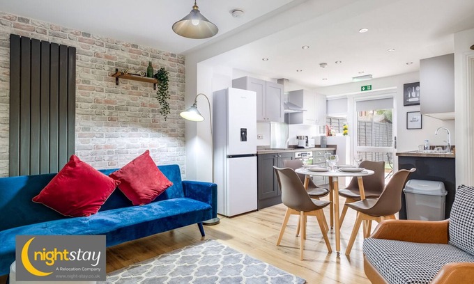 Stonnall Casa | Night Stay - Alpha House