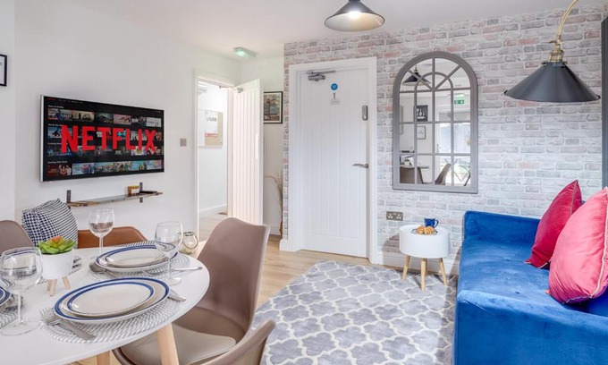 Stonnall Casa | Night Stay - Alpha House