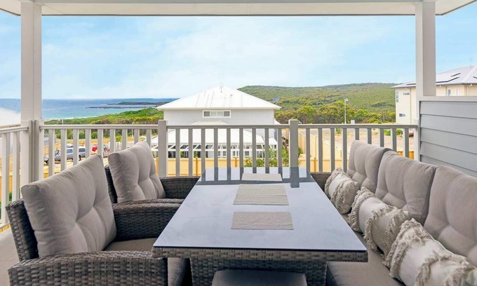 Catherine Hill Bay Casa | Nikkinba House / Beach Home / Dream Holiday