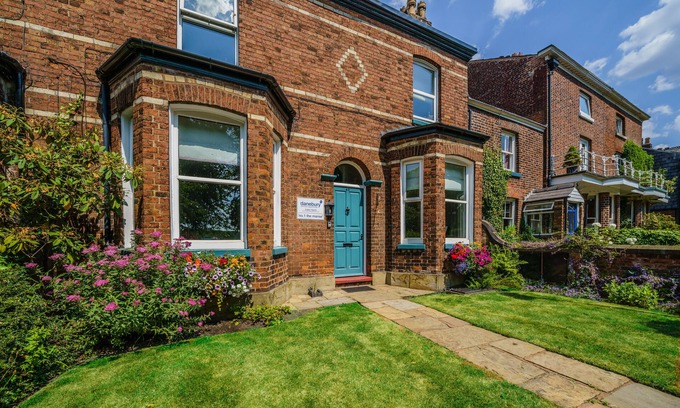 Knutsford Casa | No. 2 The Manse - 1 Bedroom Apartment Overlooking Knutsford Heath