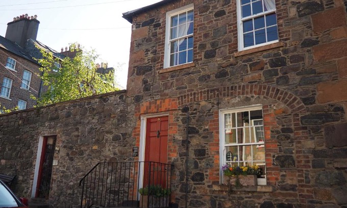 Hillsborough Casa | No.33 Coach House