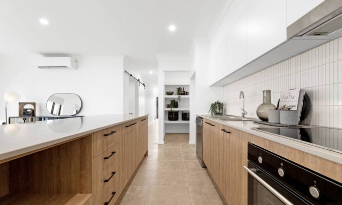 Burpengary East Apartamento | `Noble Casa` - Sleeps 8 - Brand New Estate