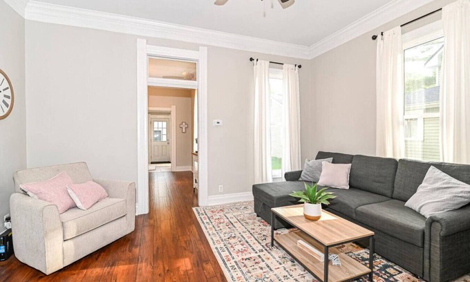 Noblesville Casa | Noblesville Getaway | Cozy, Central & Relaxing