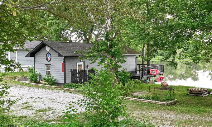 Noblesville Casa | Waterfront casita, golf, kayaks, close to hiking, golf and downtown Noblesville!