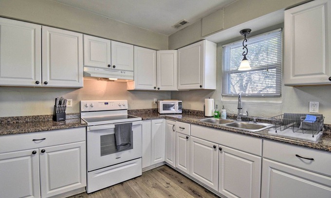 North Camellia Acres Cabaña | Norfolk Home w/ Private Yard - Walk to Beach!