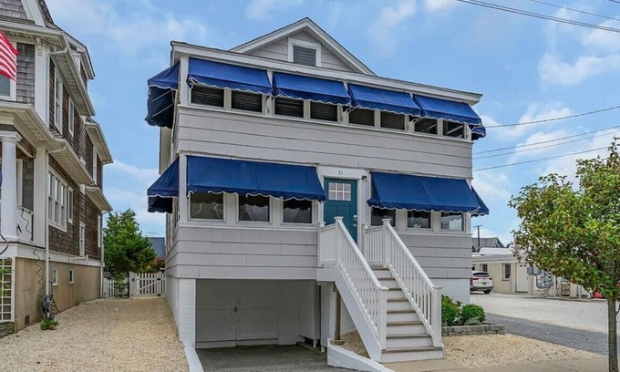 Normandy Beach Apartamento | Normandy Beach Retreat! Cozy 3BR Apartment, Just Steps from the Sand