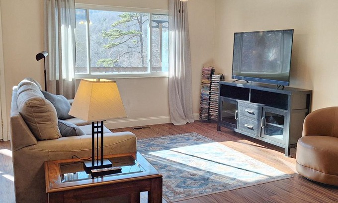 Caryville Casa | Norris Cove Escape