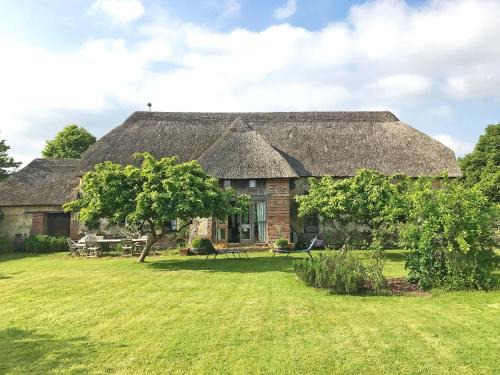 Holworth Casa | North Barn