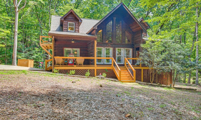 Jasper Cabina | North Georgia Cabin w/ Hot Tub & Community Perks!