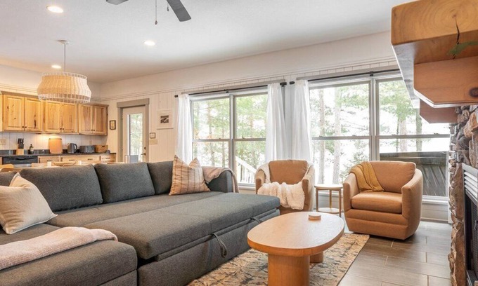 Breezy Point Cabina | North Loon-Charming|Kayaks|SUPs|Hot tub|Firepit