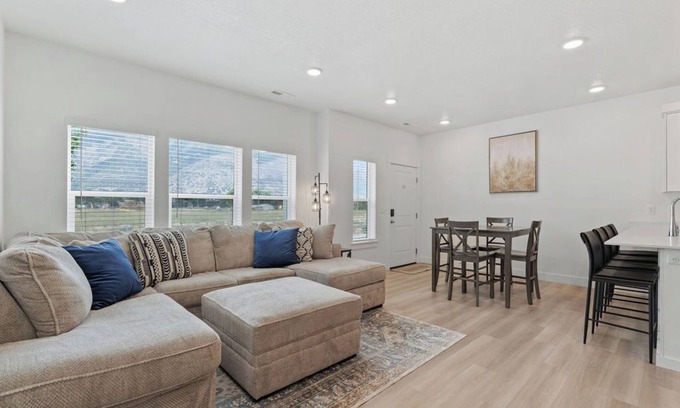 North Ogden Casa | North Ogden Townhouse Near Ski Resorts + Pet-Friendly