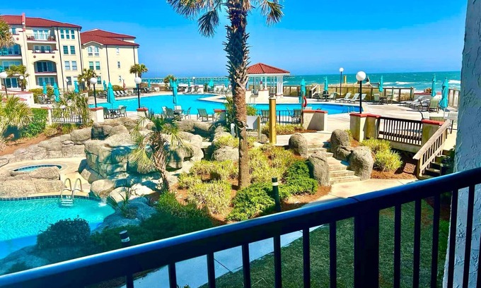 Cape Island Condominio | North Topsail Beach Villa Capriani Two Bedroom Oceanview Condo w/ Linens