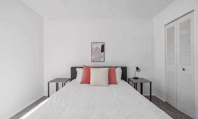 Winston - Salem Apartamento | Northcliffe 104 I Fully Furnished 1 Bedroom 1 Ba