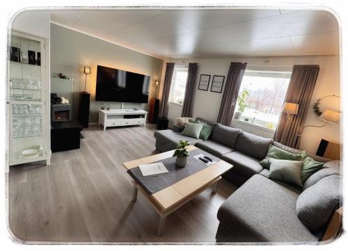 Tromso Apartamento | Northern Lights Apt Midtgaard, Kvaløya Tromsø Modern 2BR, Free Parking