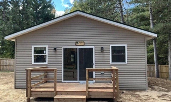 Briggsville Cabina | Northern Way Cabin, Sleeps 6, Pet Friendly, 9 miles to Wis Dells