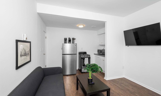 Northside Apartamento | Northside Suites 1 – Can’t Beat Couple’s Retreat!