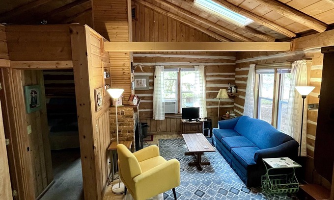 Ephraim Casa | Northwind Cottage #3, Cozy cabin in the woods, 1 block from the Bay.