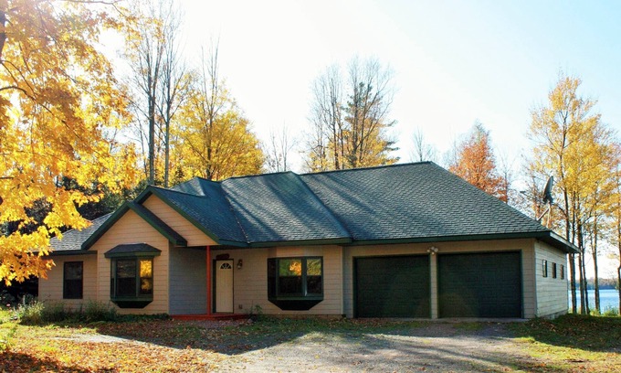 Hayward Casa | Northwood's Fish Haven en el hermoso lago Moose