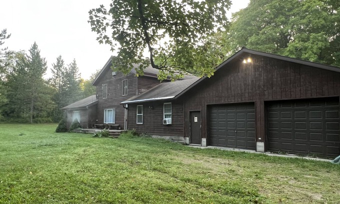 Rumely Cabina | Northwoods Lifestyle Lodge. Come explore nature at its best!!