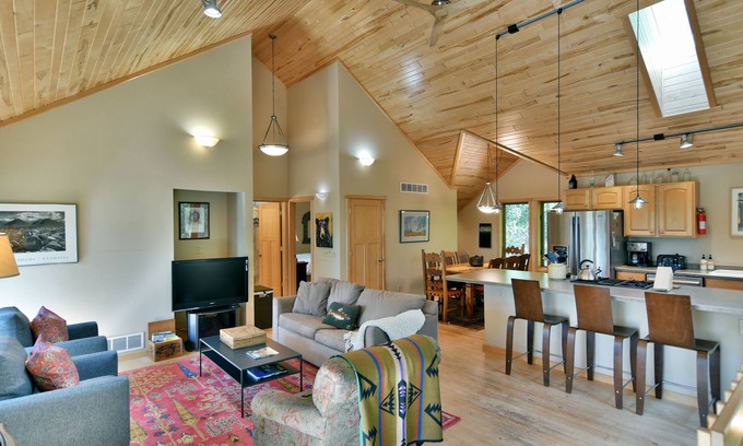 Spooner Casa | Northwoods Luxury: lago privado, cocina gourmet, sauna.