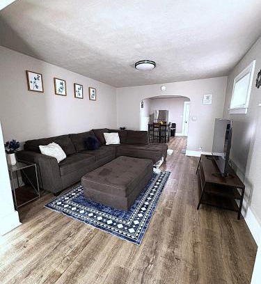 Northeast South Bend Apartamento | Notre Dame Area - 2BR 1BA with WiFi and Full Kitchen