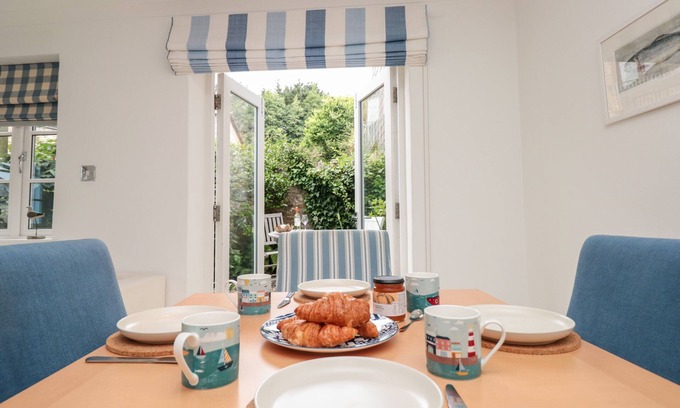 Dittisham Cabaña | November Cottage