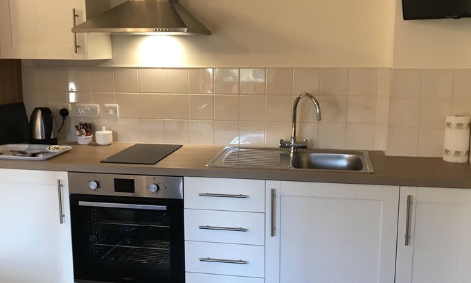 Measham Casa | Nuneaton - Cottage - Sleeps 2 - Parking - Garden