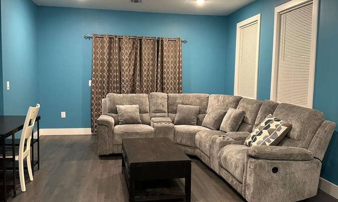 Newark Apartamento | NWK 627 ROOM 213 SHARED BATHROOM