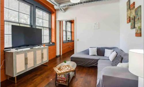 Rochester Apartamento | NY Style Loft with King Bed