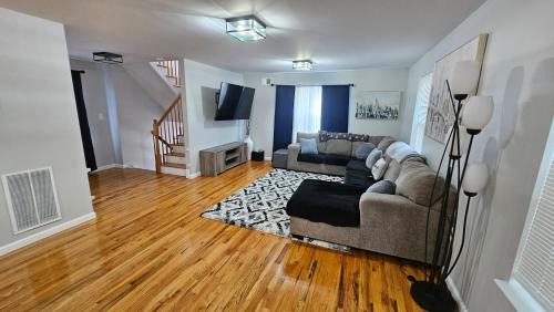 Forest Hill Casa | NYC & Downtown Newark Commuter Dream Stay