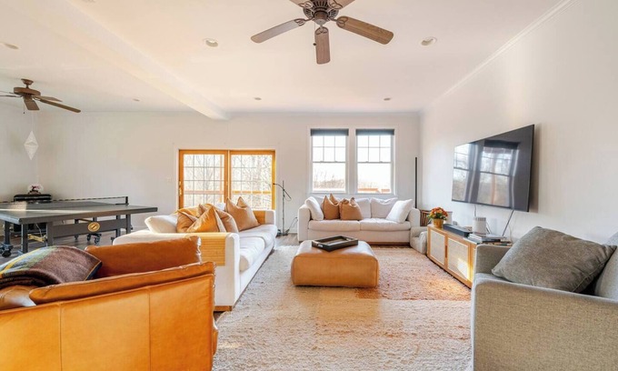 Cornwall Casa | NYC Getaway - Woodbury Commons, Storm King, Skiing